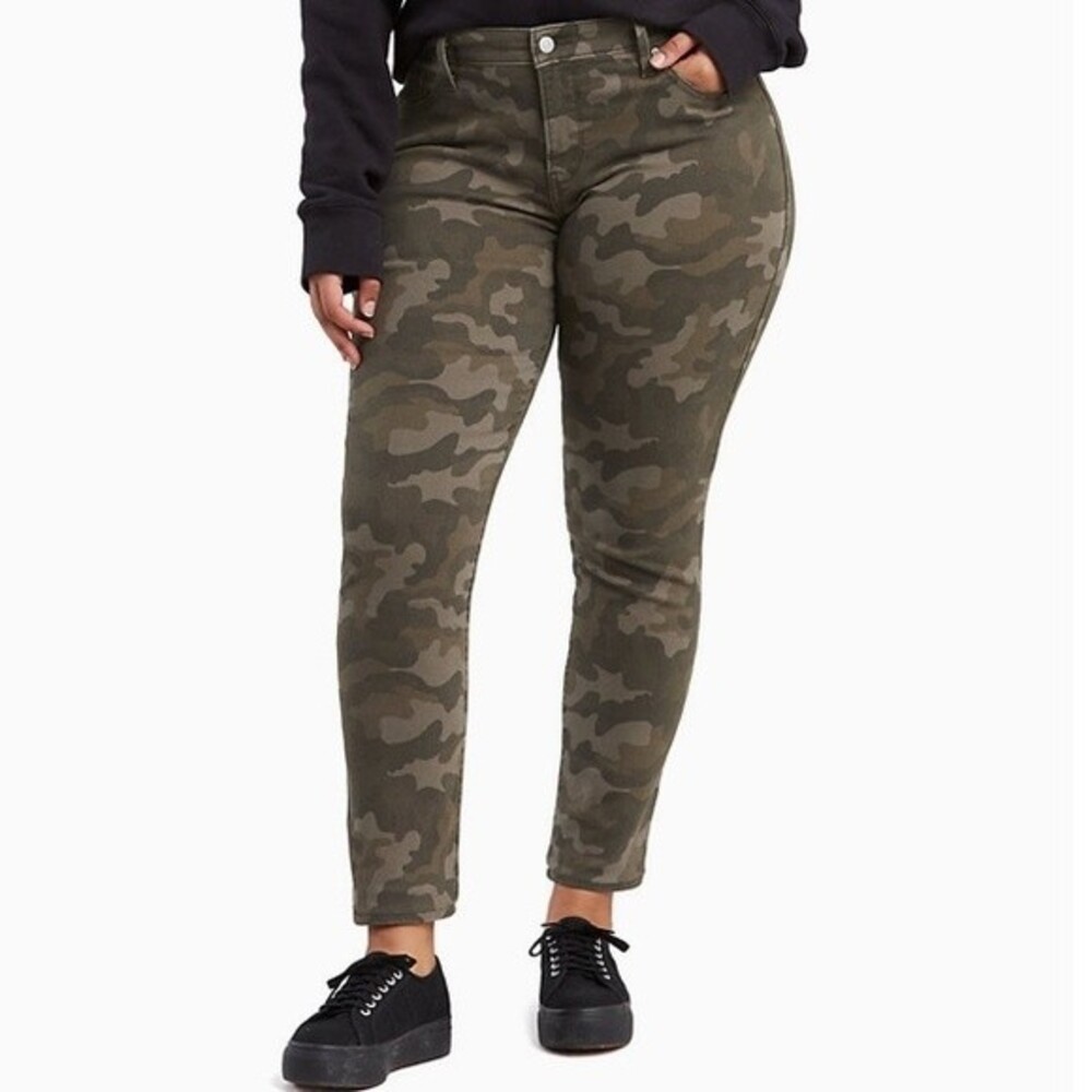 Levi’s 311 Shaping Skinny Camo Jeans Sz 26W